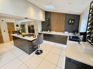 Kitchen Diner- click for photo gallery